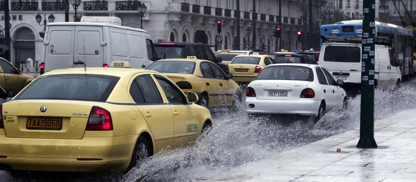 Δείτε ποιοι είναι οι κανόνες οδήγησης που πρέπει να τηρούμε όταν βρέχει